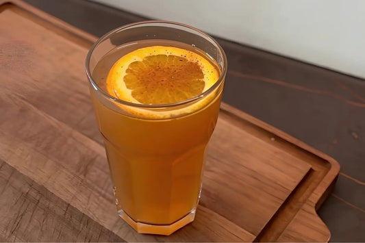 Hot Apple Chai: Heisser Apfelsaft miteiner würzigen Note Chai- der perfekte Drink für verregnete Herbstabende