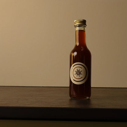 Chai Connection (Geschenk-) Flasche mit Chai-Sirup – Chai Konzentrat, produziert in der Schweiz für Chai Lattes, Cocktails und viele kreative Rezepte. 