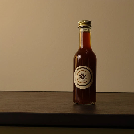 Chai Connection Flasche mit Chai-Sirup – Chai Konzentrat aus der Schweiz und natürlichen Zutaten für Chai Latte, Cocktails und kreative Rezepte